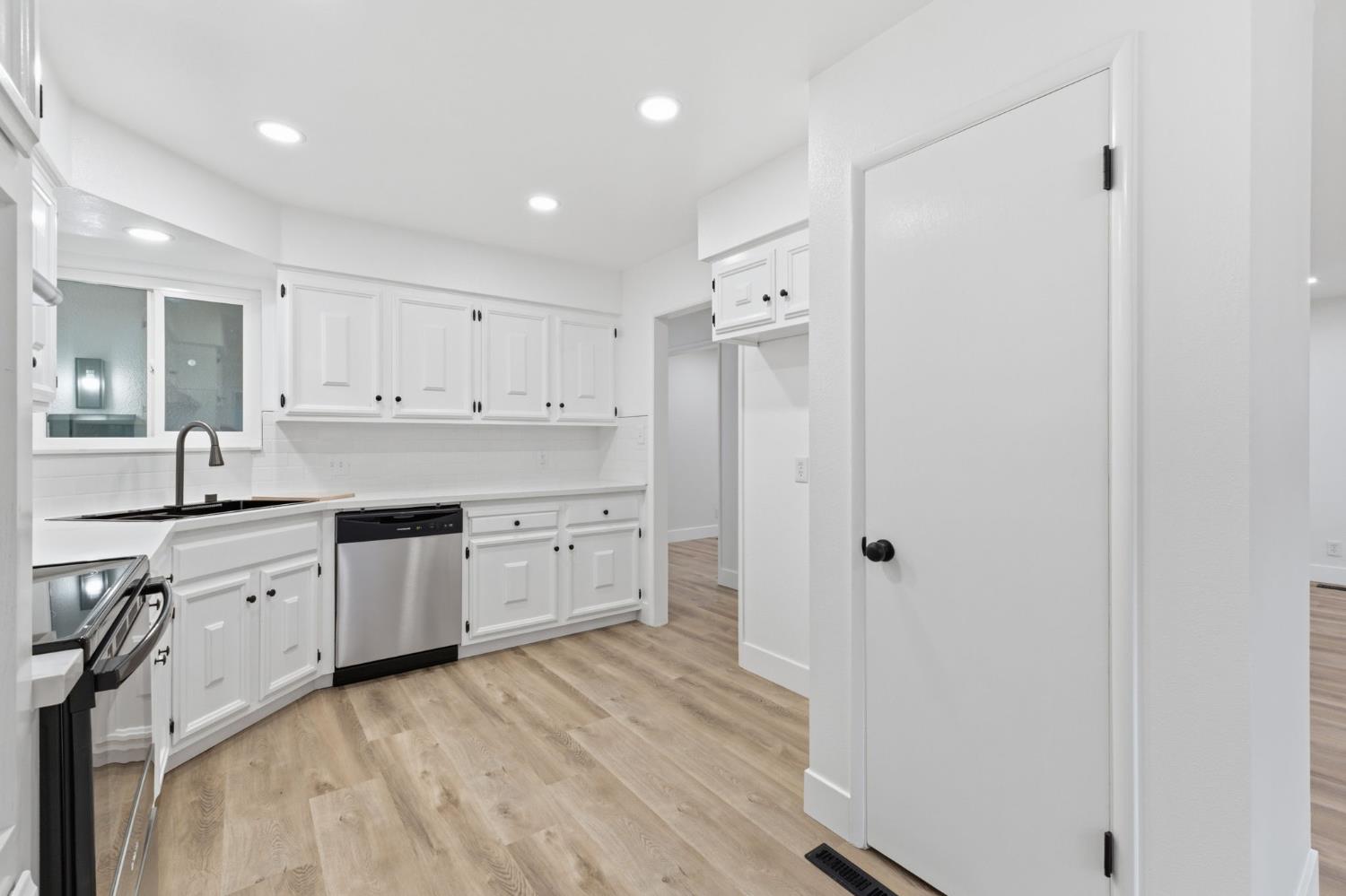 506 E Sample Ave, Fresno, CA 93710