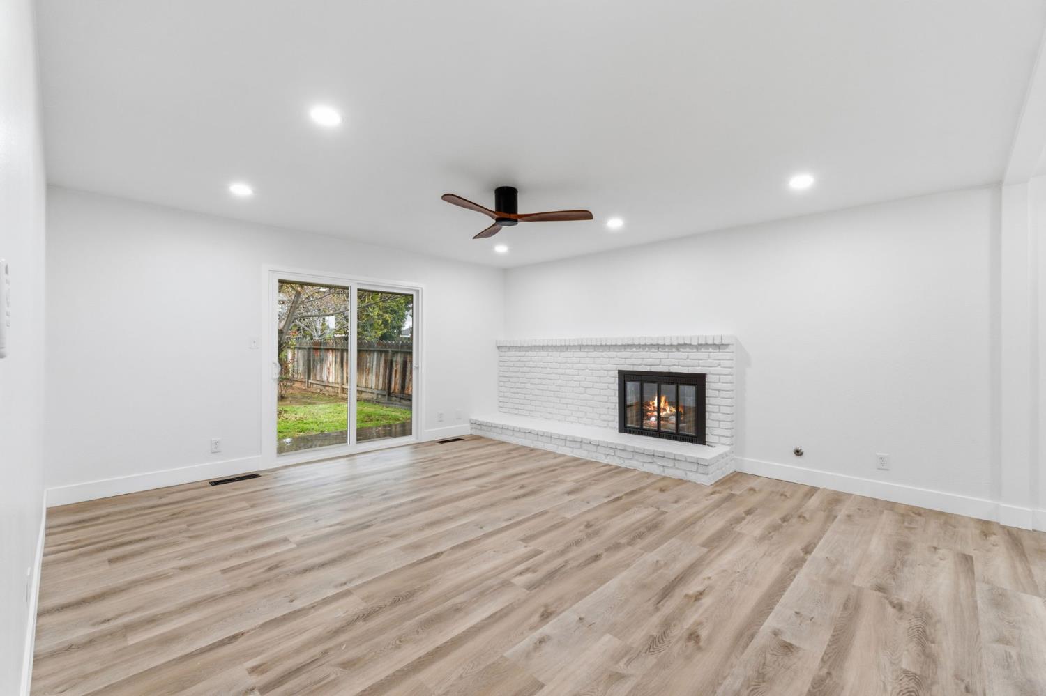 506 E Sample Ave, Fresno, CA 93710