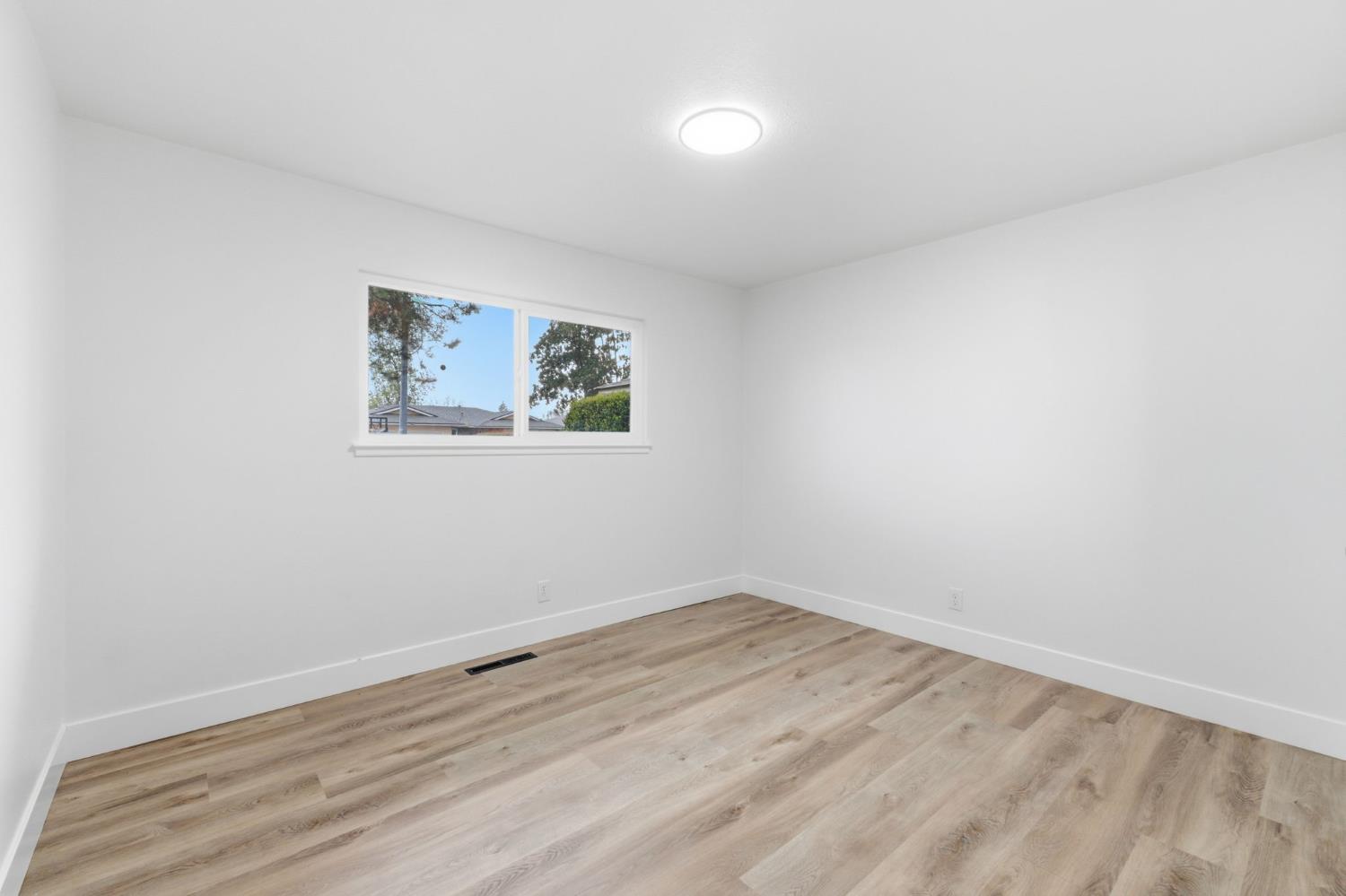 506 E Sample Ave, Fresno, CA 93710