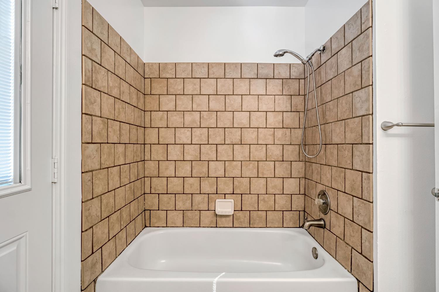 5306 N Carlsbad Ave, Fresno, CA 93722