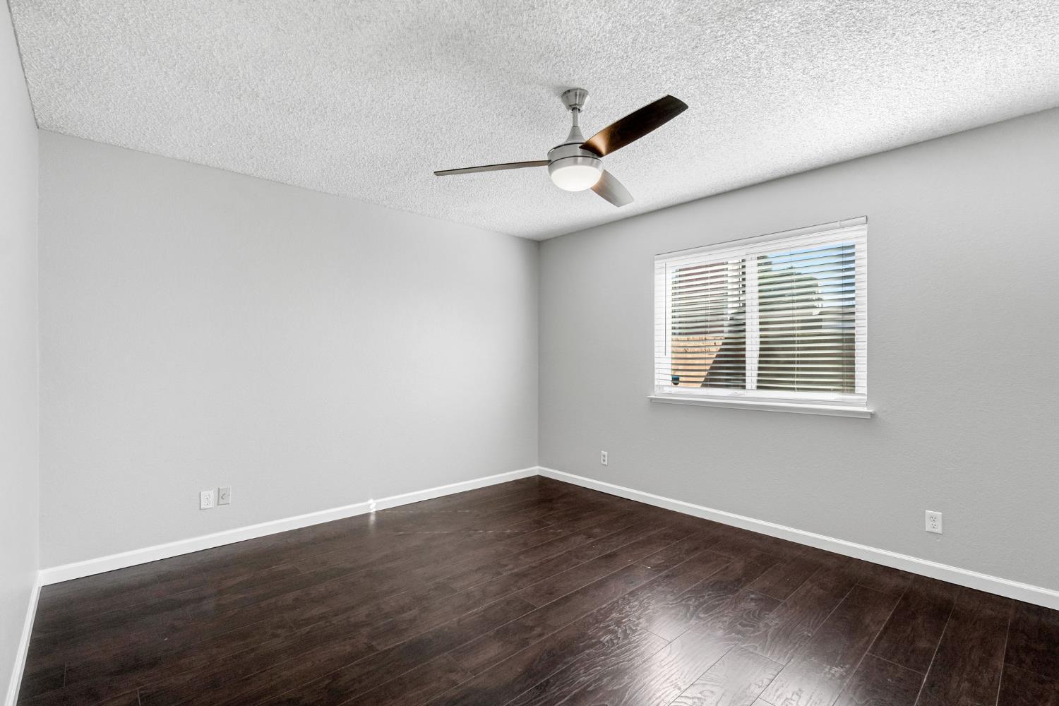 5306 N Carlsbad Ave, Fresno, CA 93722