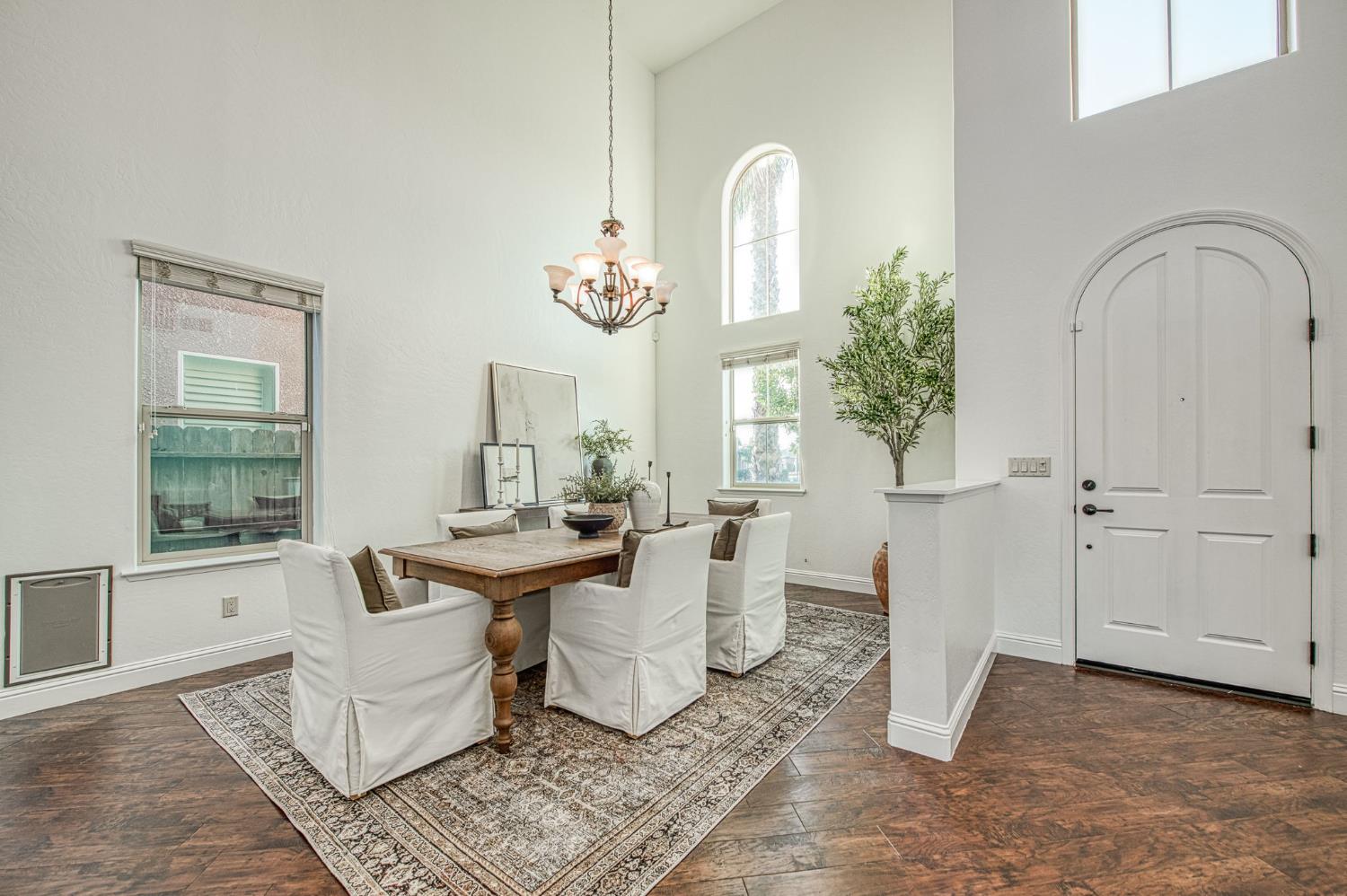 11384 N Via Montessori Dr, Fresno, CA 93730