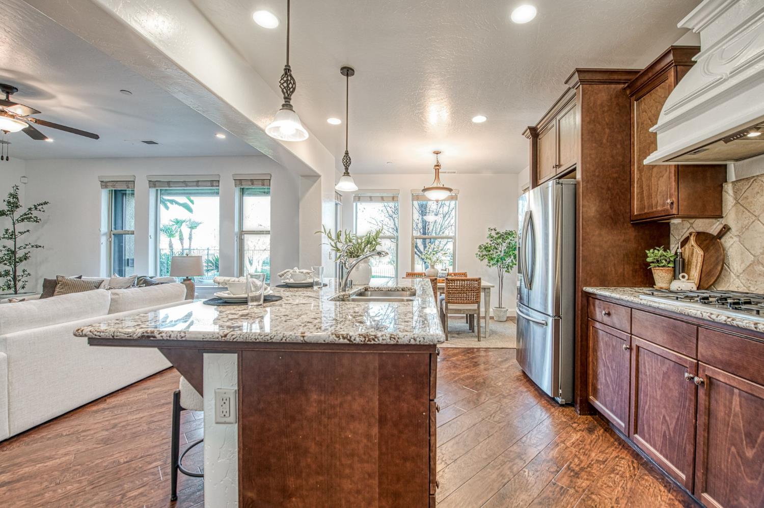 11384 N Via Montessori Dr, Fresno, CA 93730