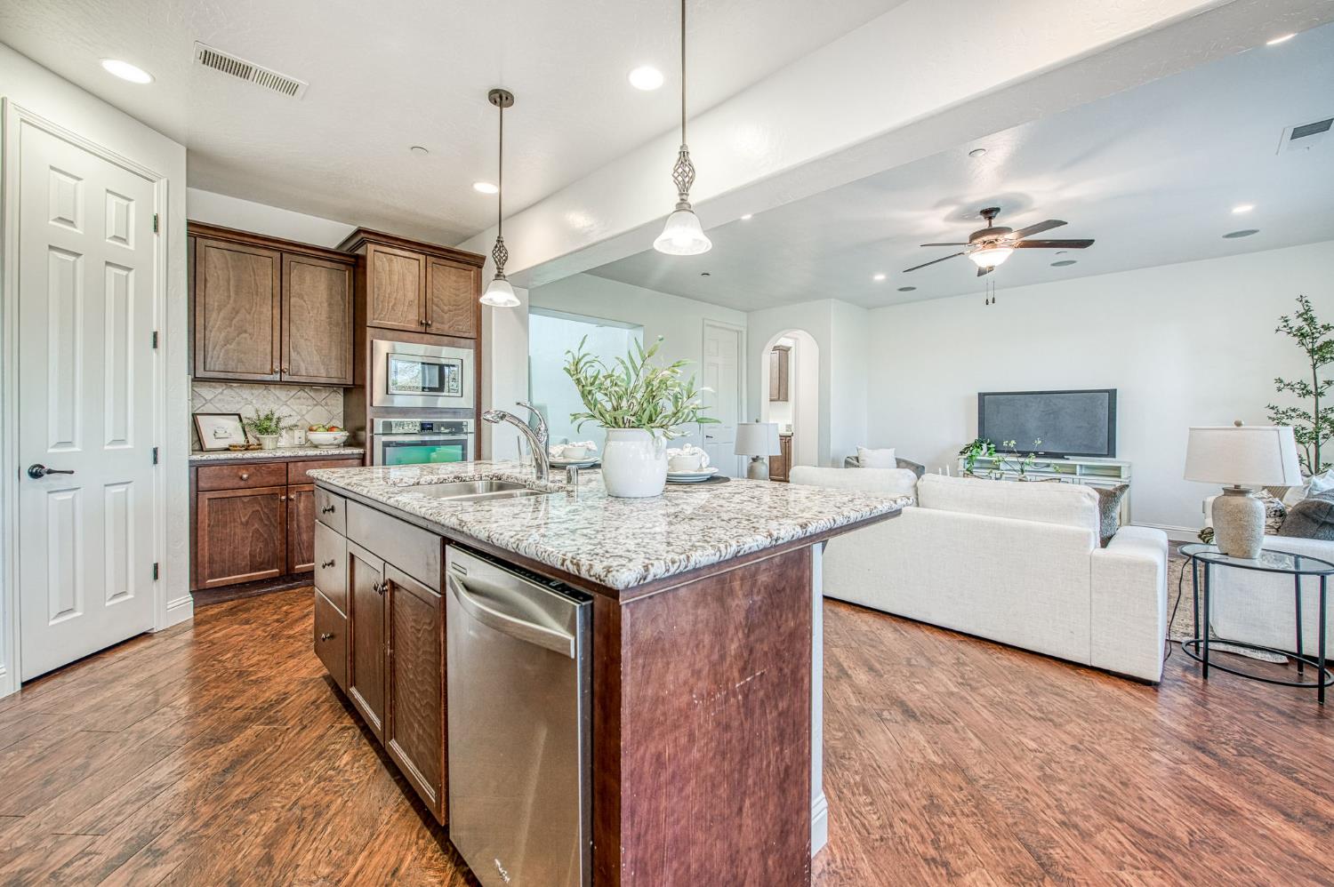 11384 N Via Montessori Dr, Fresno, CA 93730