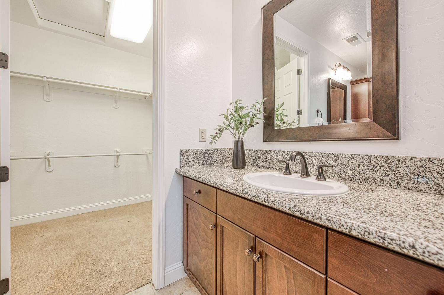 11384 N Via Montessori Dr, Fresno, CA 93730