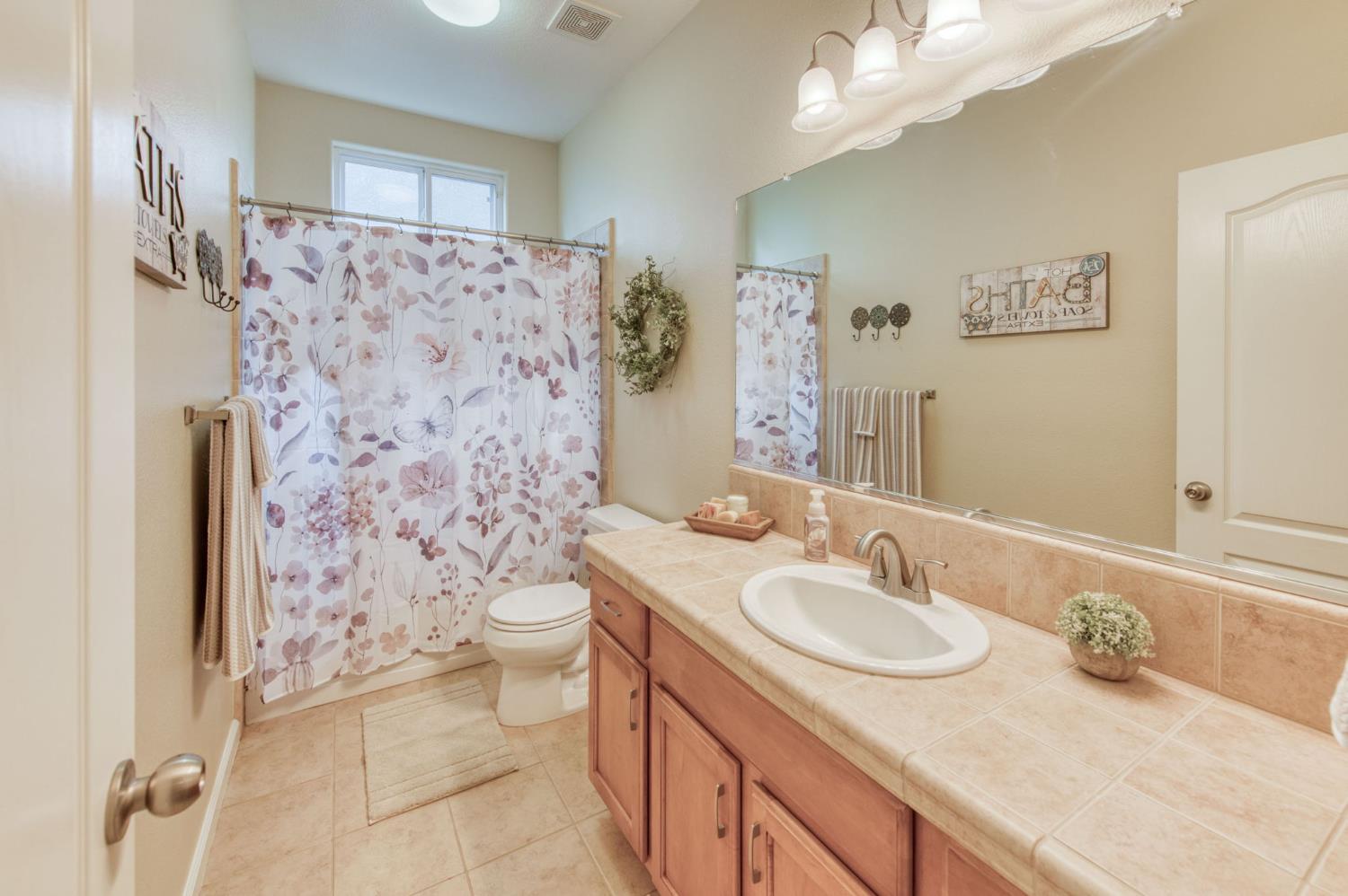 3165 N Arroyo Ave, Fresno, CA 93727