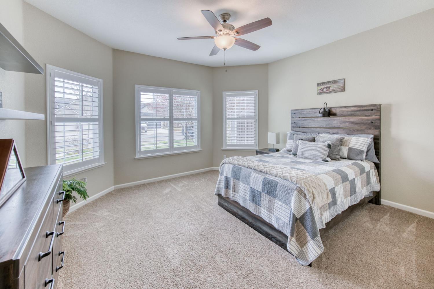 3165 N Arroyo Ave, Fresno, CA 93727