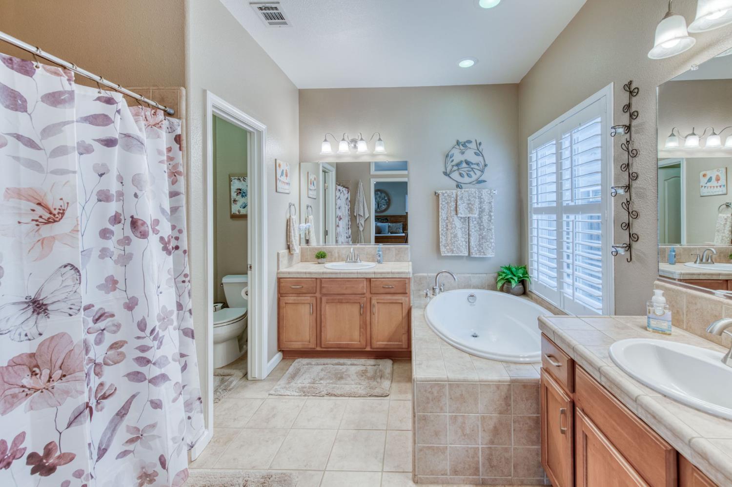 3165 N Arroyo Ave, Fresno, CA 93727