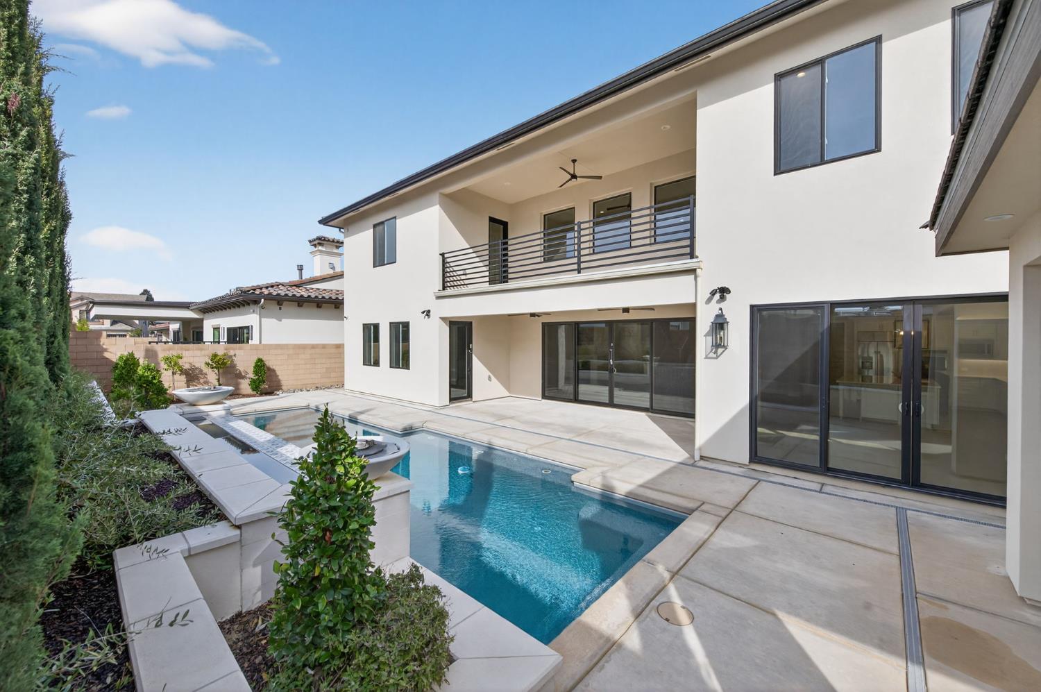 2345 E Putter Way, Fresno, CA 93730