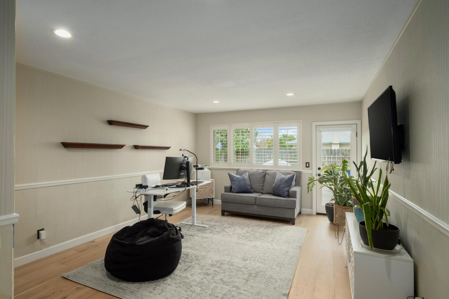 1637 W Los Altos Ave, Fresno, CA 93711