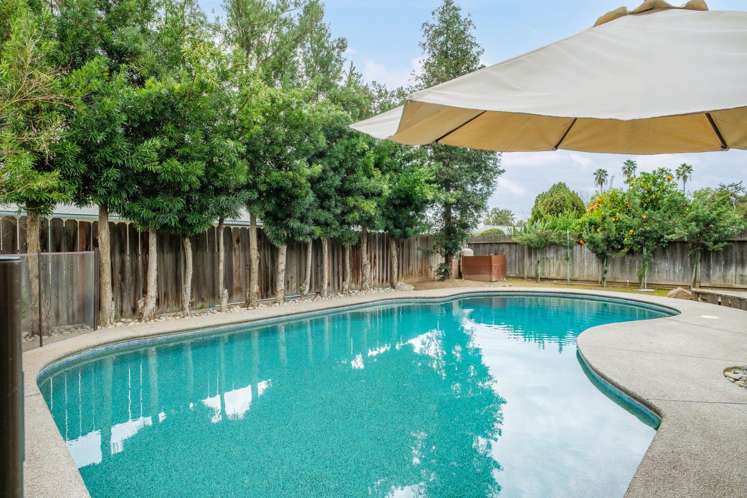 1637 W Los Altos Ave, Fresno, CA 93711