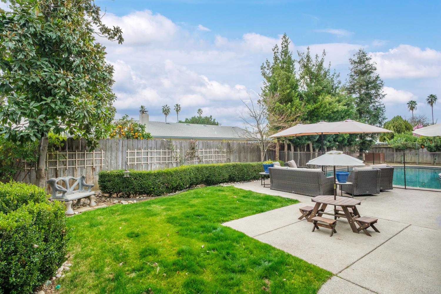 1637 W Los Altos Ave, Fresno, CA 93711