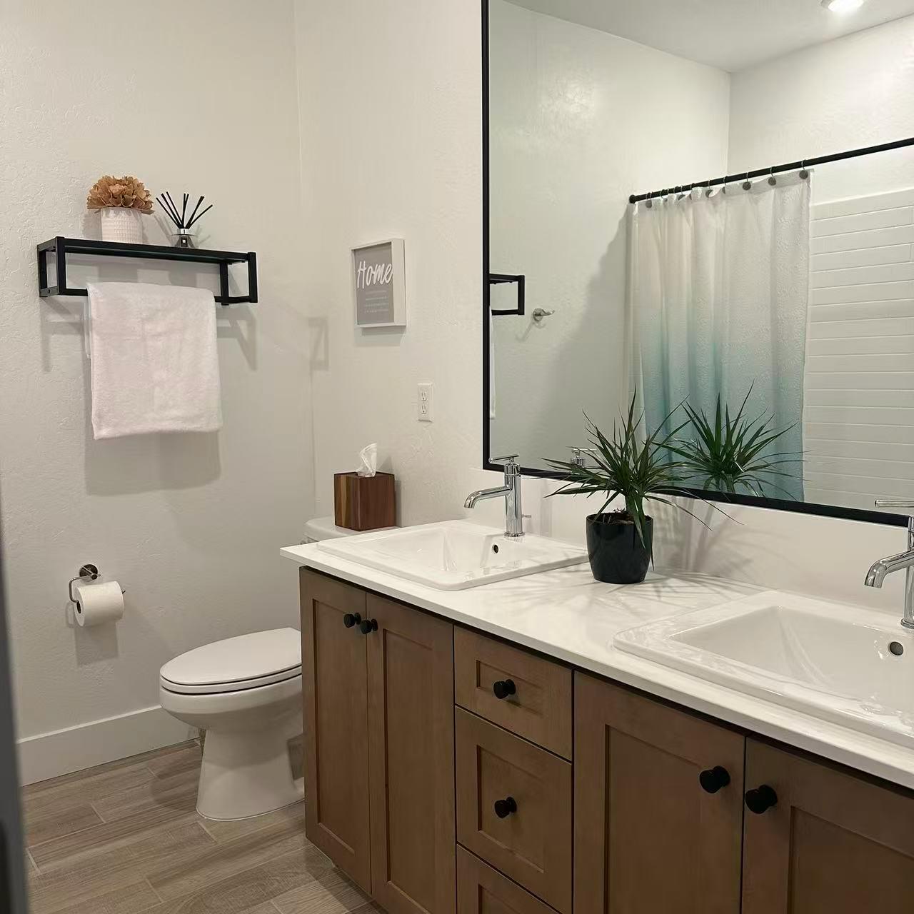 2732 E Teaberry Dr, Fresno, CA 93730