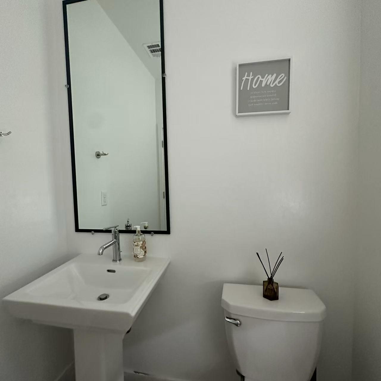 2732 E Teaberry Dr, Fresno, CA 93730