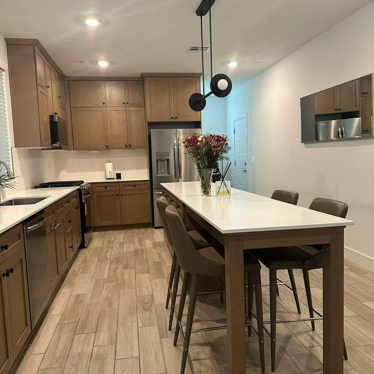 2732 E Teaberry Dr, Fresno, CA 93730