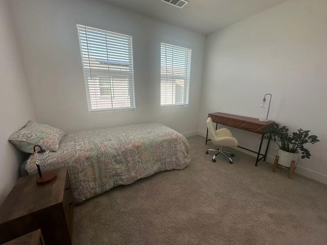 2732 E Teaberry Dr, Fresno, CA 93730