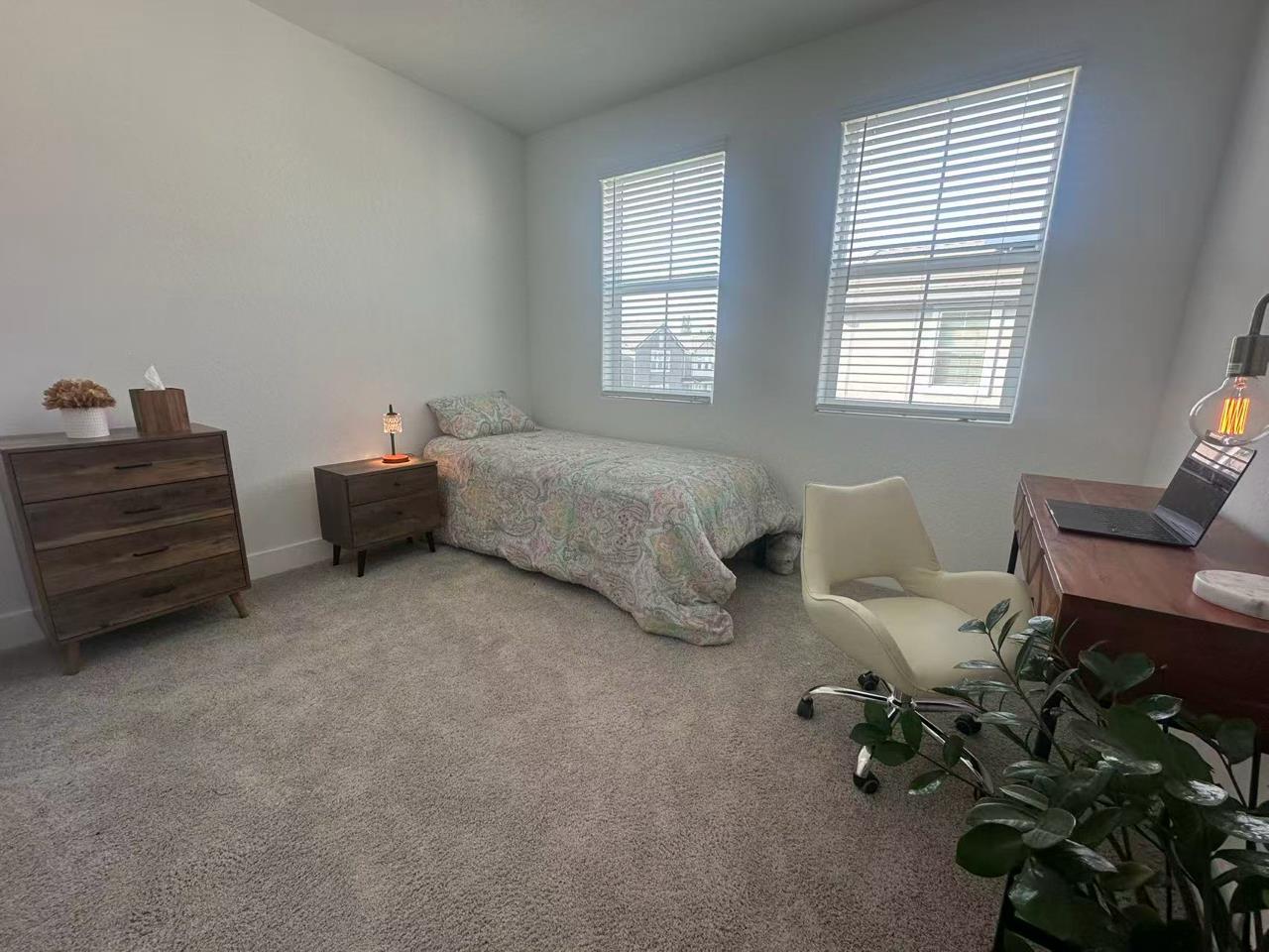 2732 E Teaberry Dr, Fresno, CA 93730