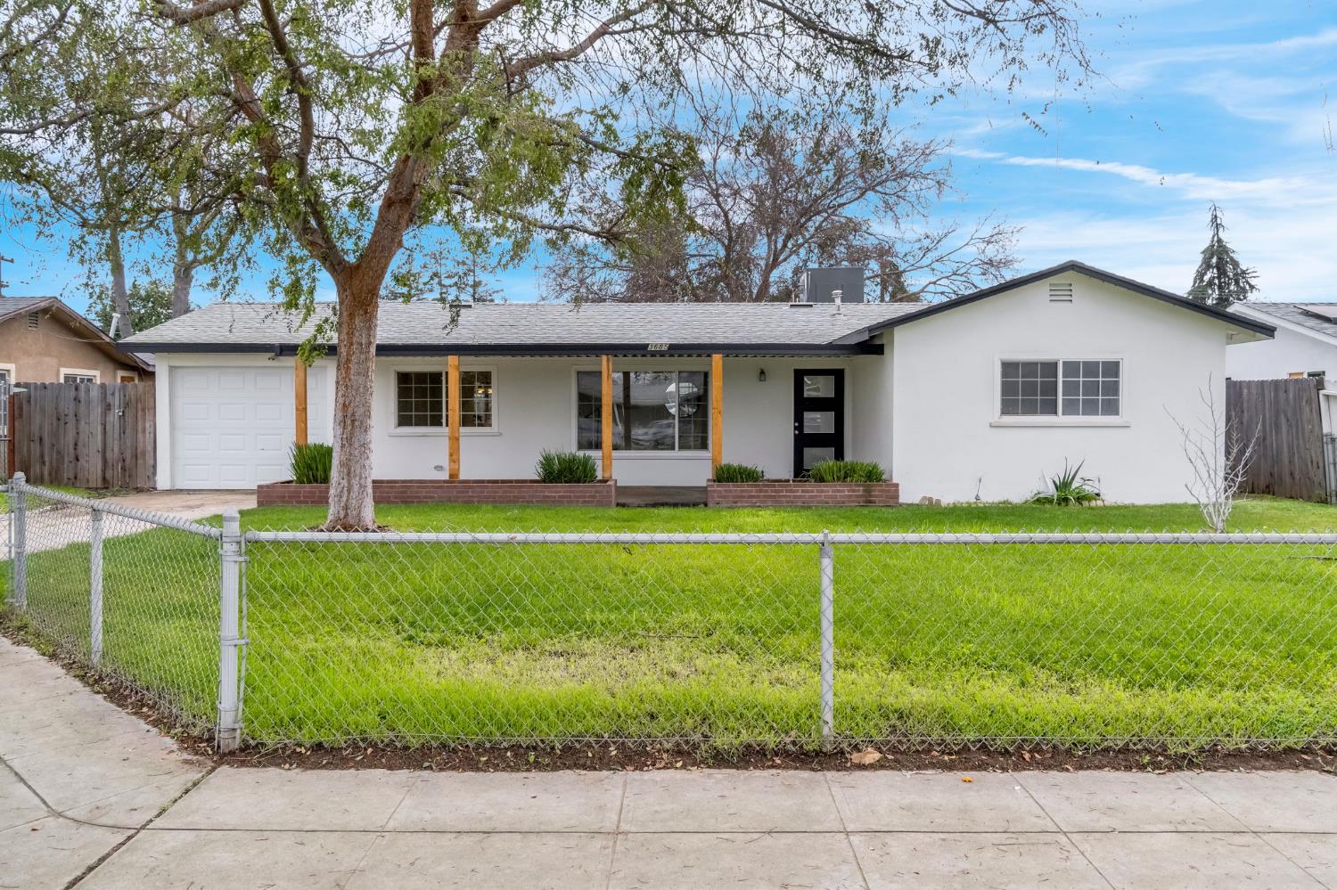 3685 W Cortland Ave, Fresno, CA 93722