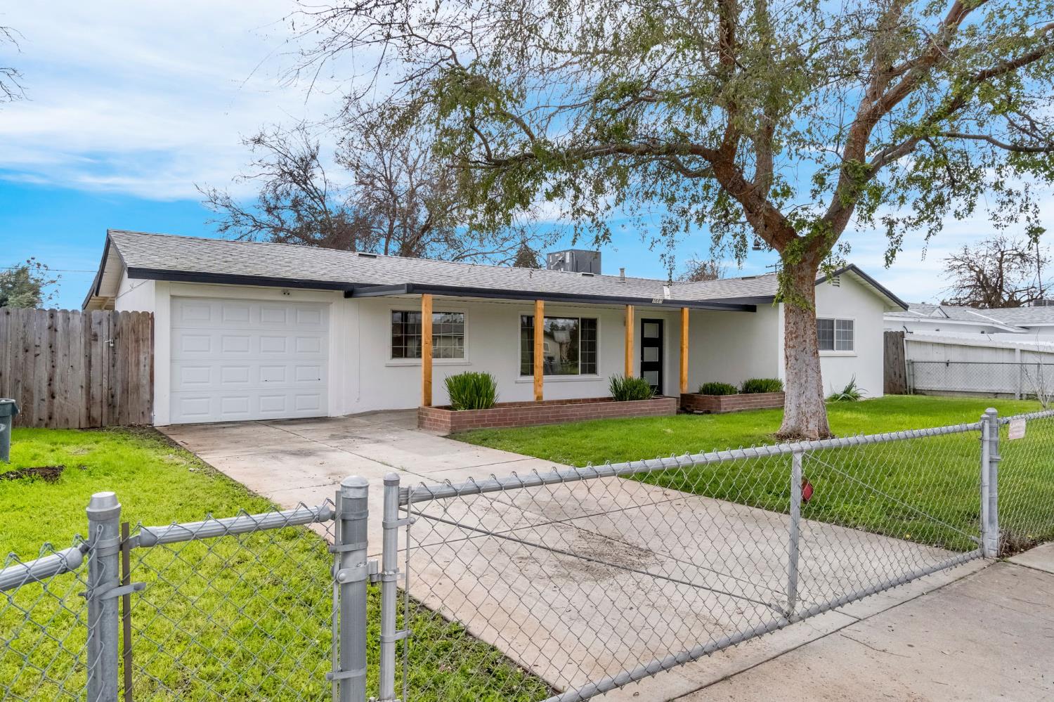 3685 W Cortland Ave, Fresno, CA 93722