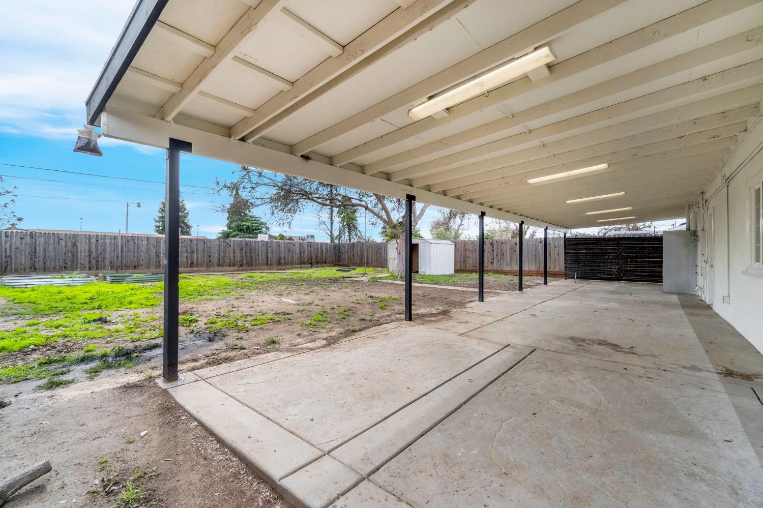 3685 W Cortland Ave, Fresno, CA 93722