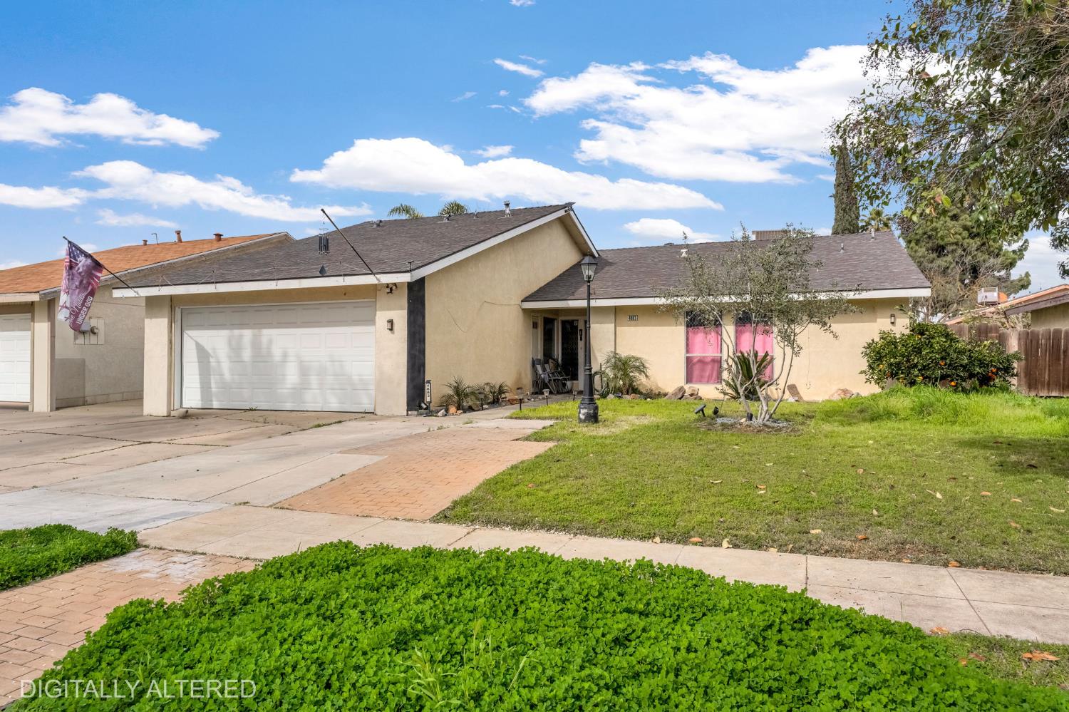 4883 E Geary St, Fresno, CA 93725