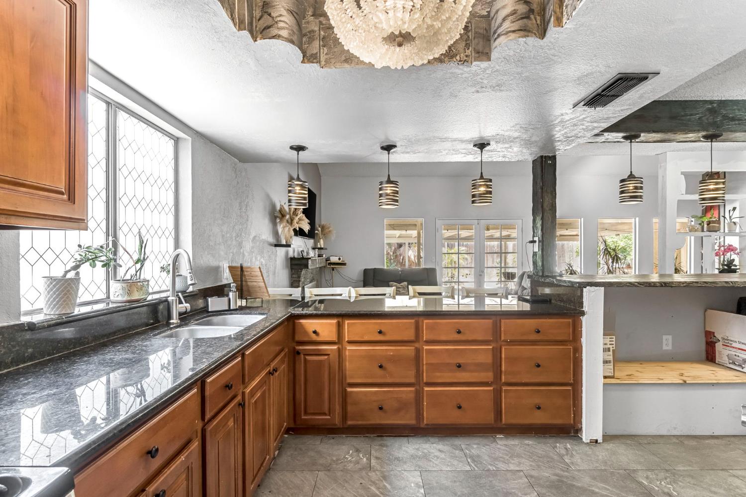 4883 E Geary St, Fresno, CA 93725