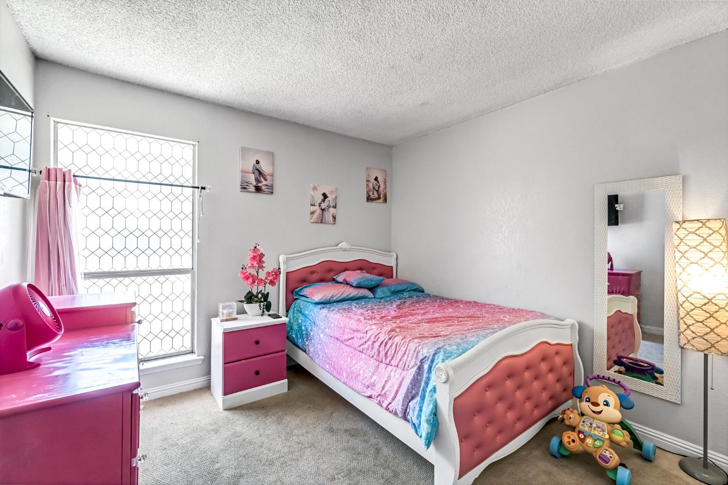 4883 E Geary St, Fresno, CA 93725