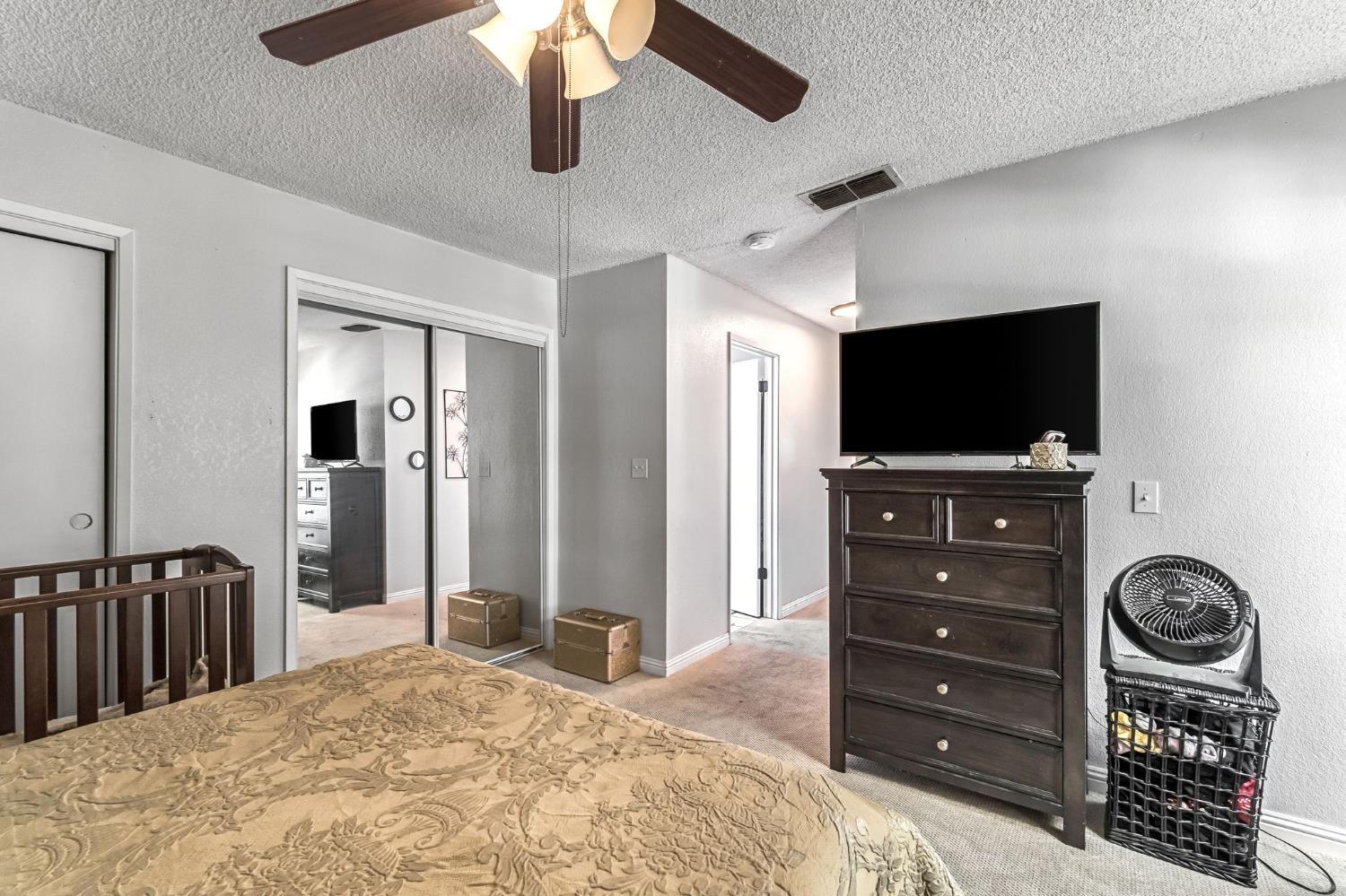 4883 E Geary St, Fresno, CA 93725