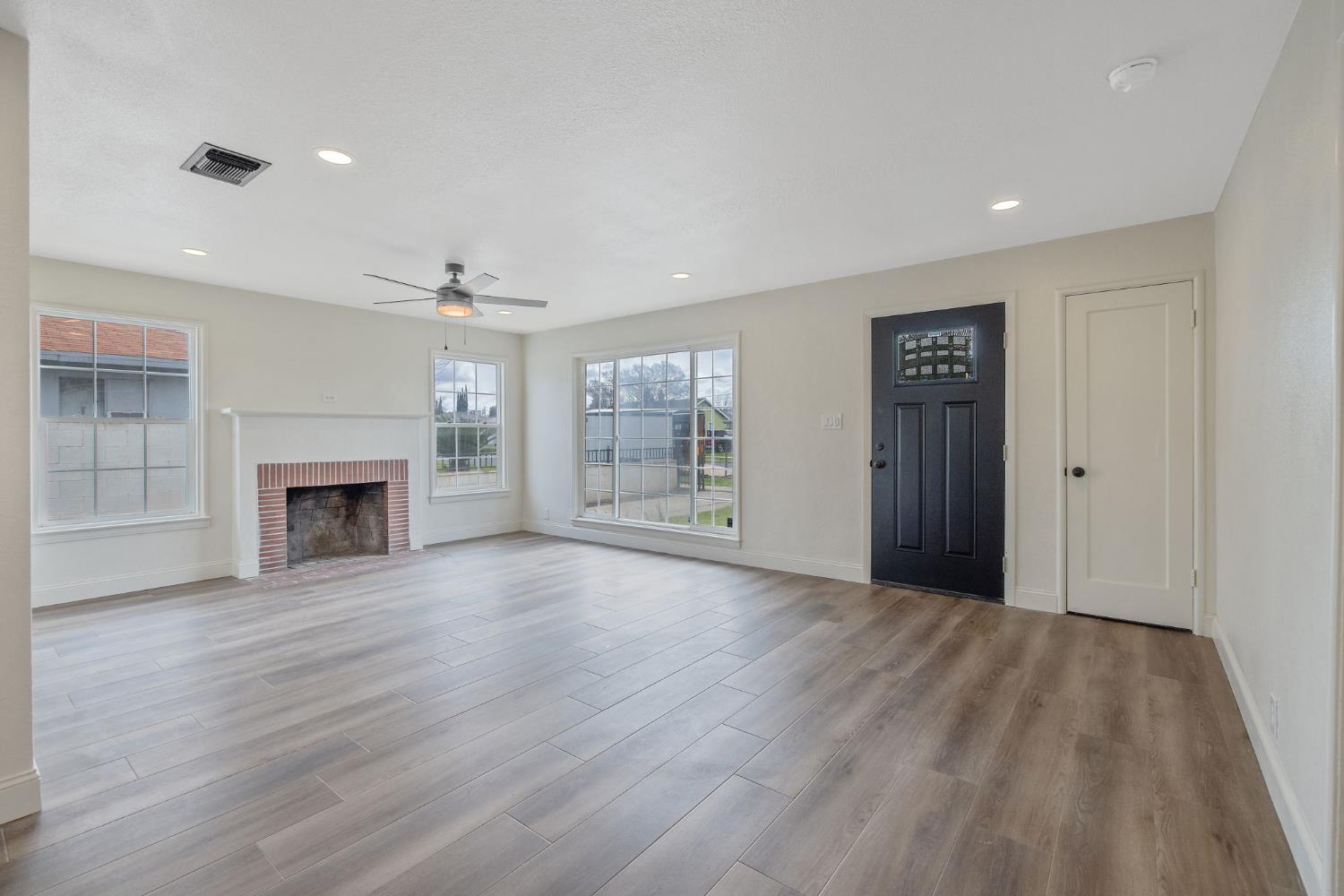 5009 E Clay Ave, Fresno, CA 93727