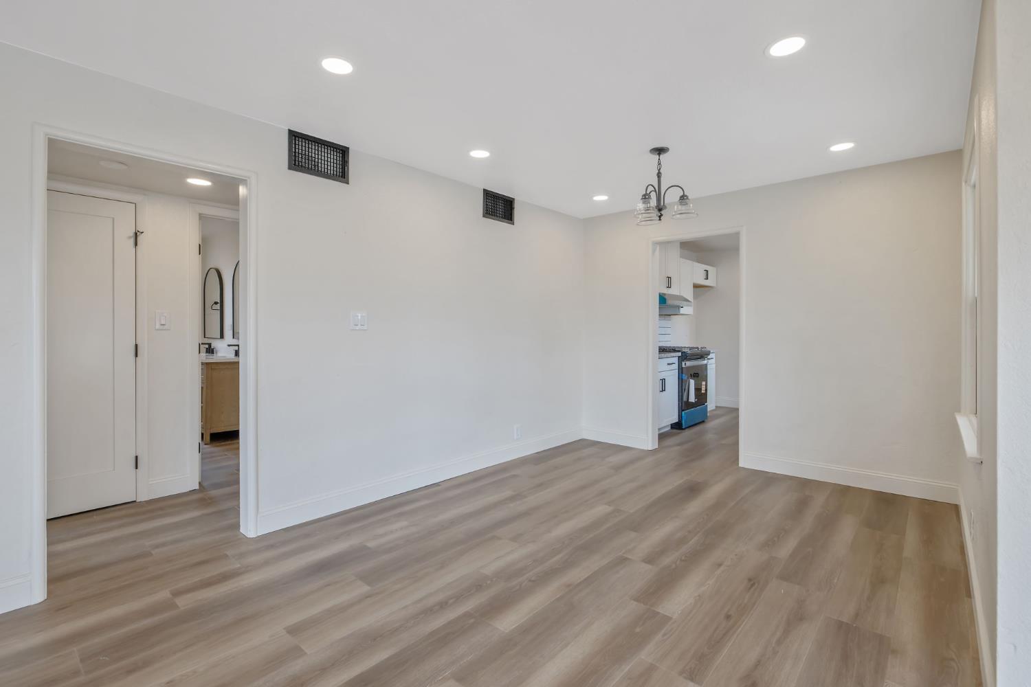 5009 E Clay Ave, Fresno, CA 93727