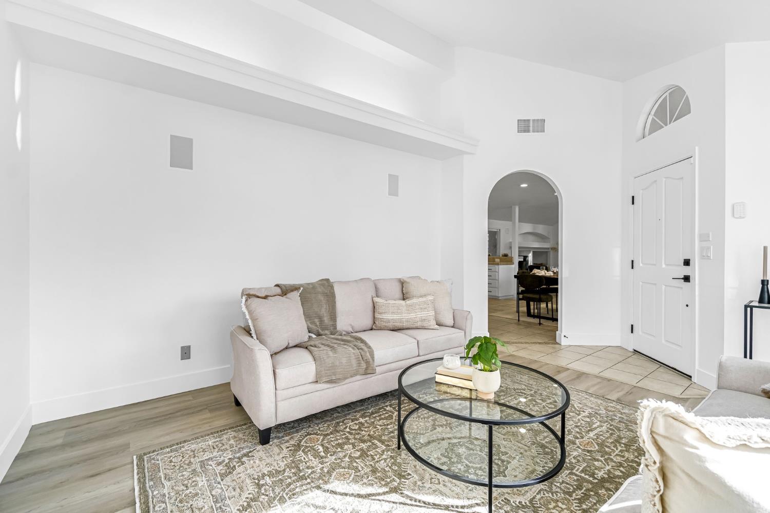 5882 W Fallon Ave, Fresno, CA 93722