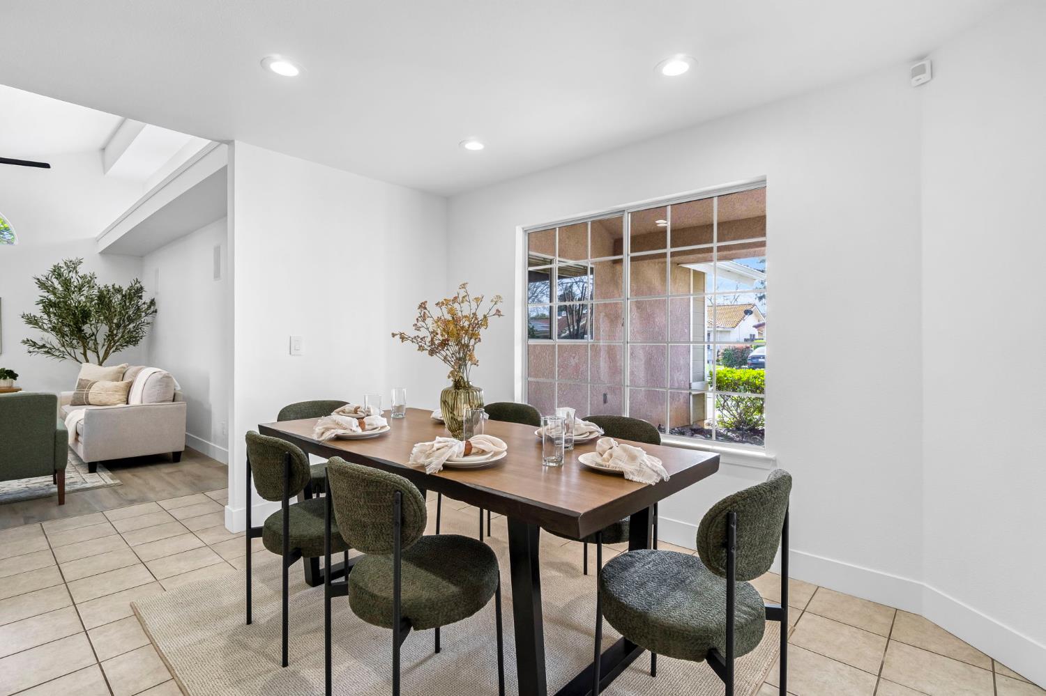 5882 W Fallon Ave, Fresno, CA 93722