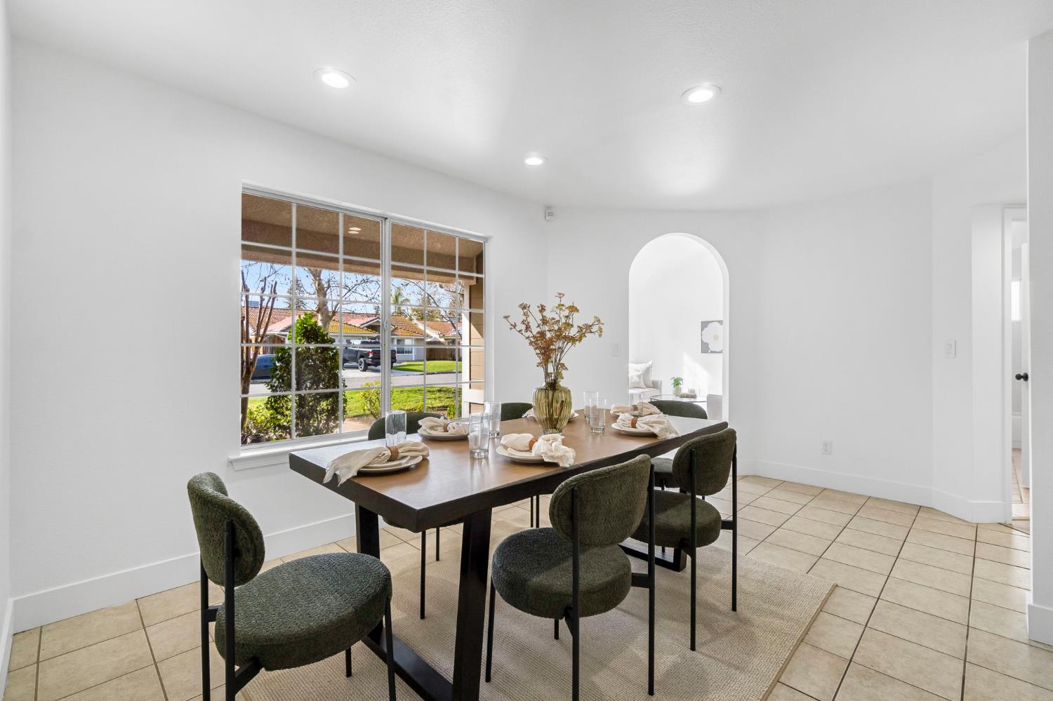 5882 W Fallon Ave, Fresno, CA 93722