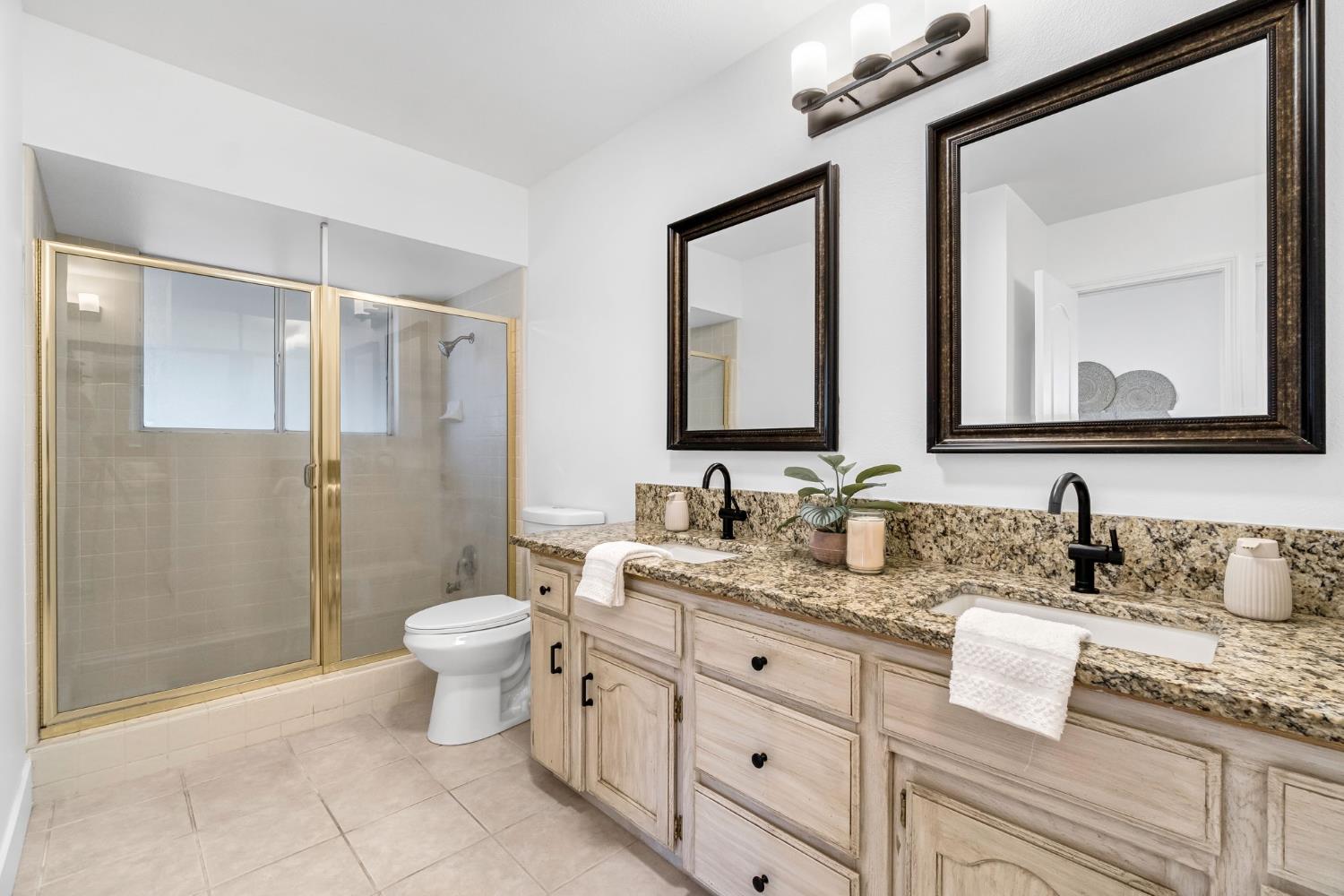 5882 W Fallon Ave, Fresno, CA 93722