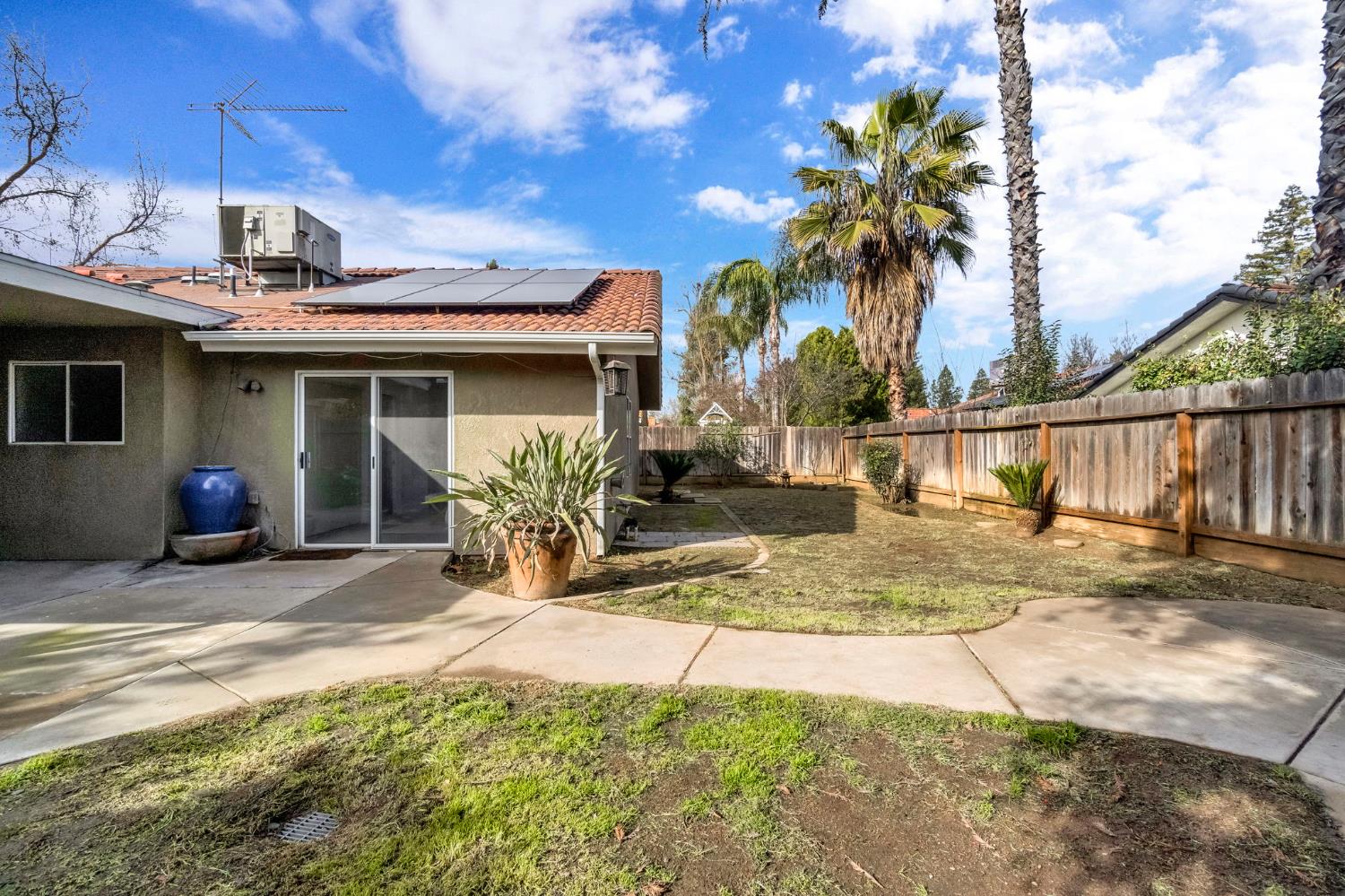 5882 W Fallon Ave, Fresno, CA 93722