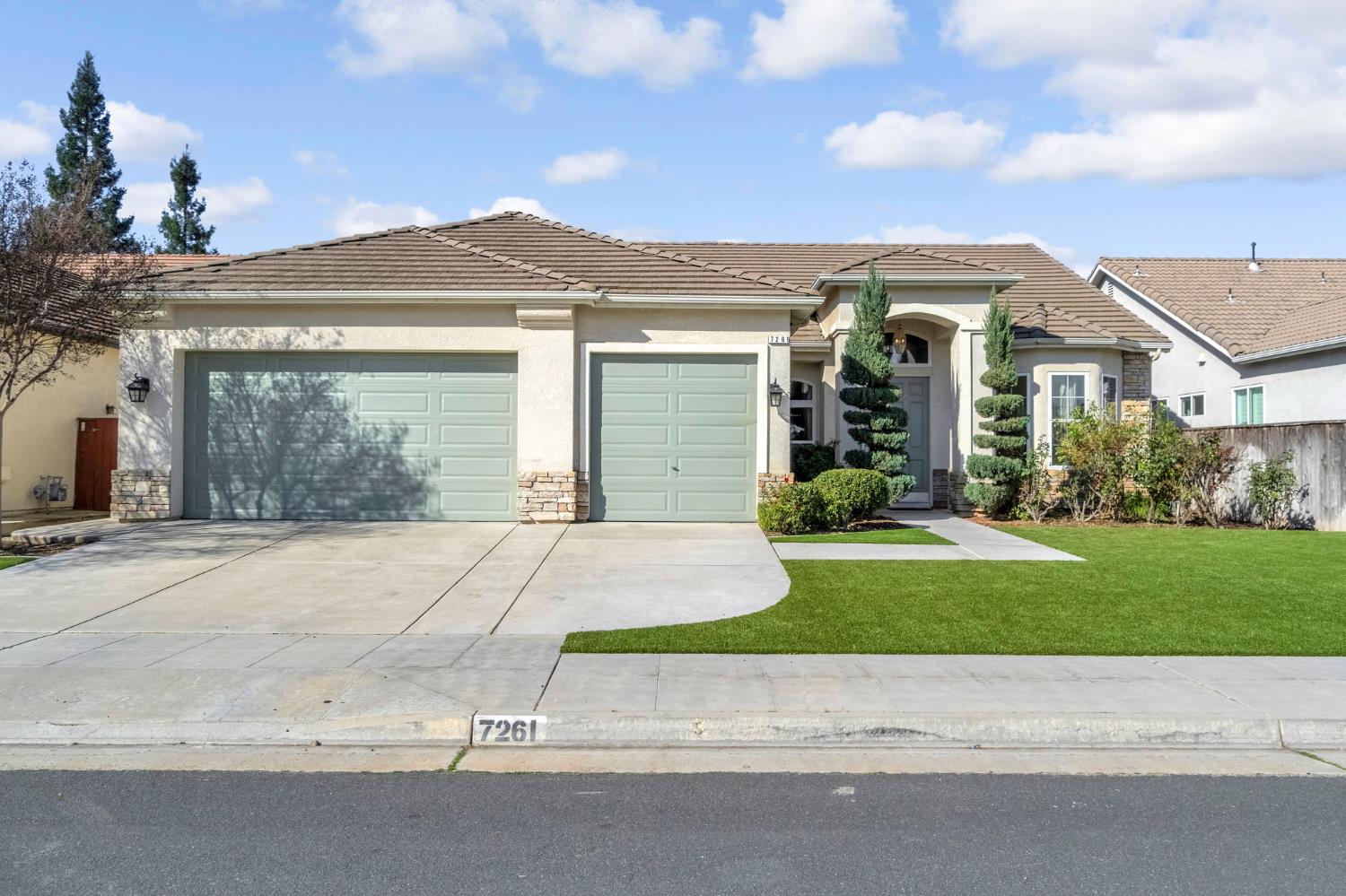 7261 N Ivanhoe Ave, Fresno, CA 93722