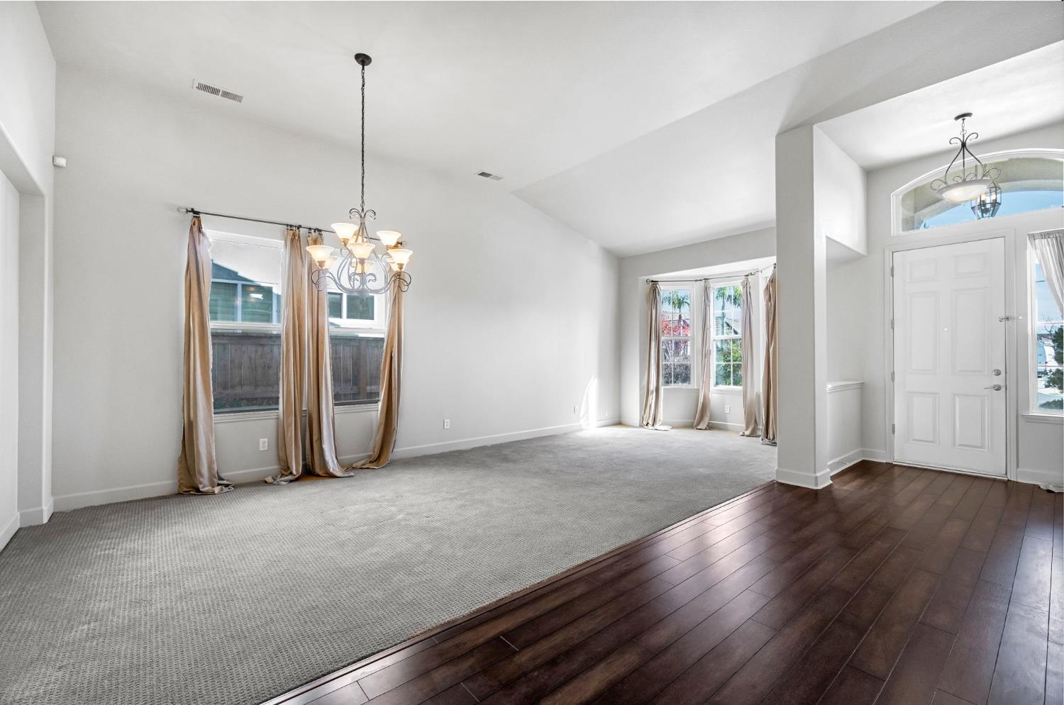 7261 N Ivanhoe Ave, Fresno, CA 93722