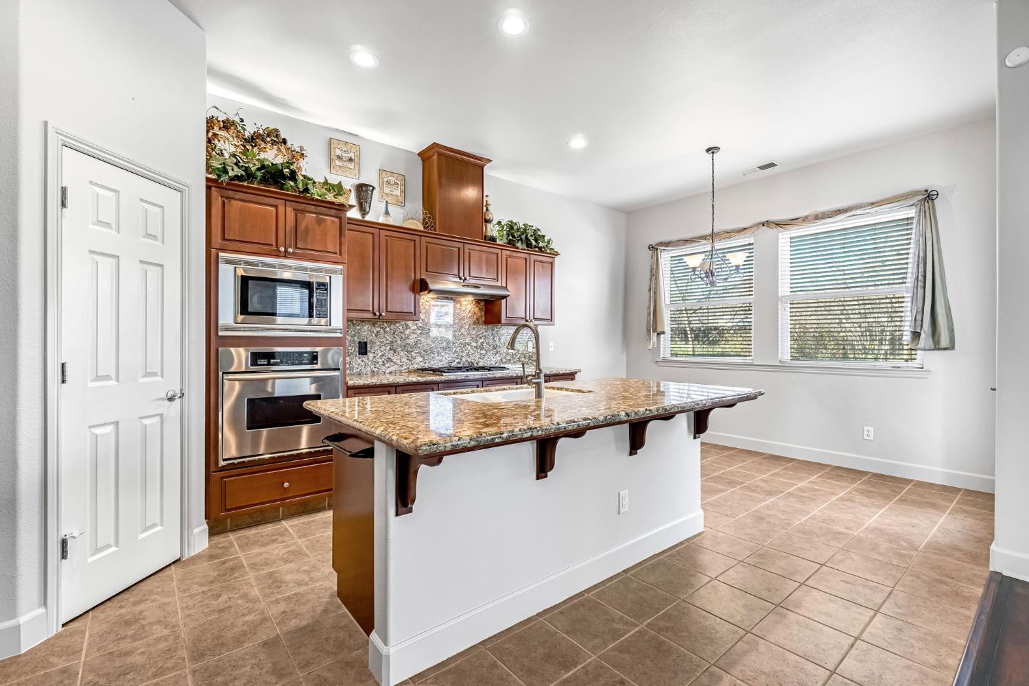 7261 N Ivanhoe Ave, Fresno, CA 93722