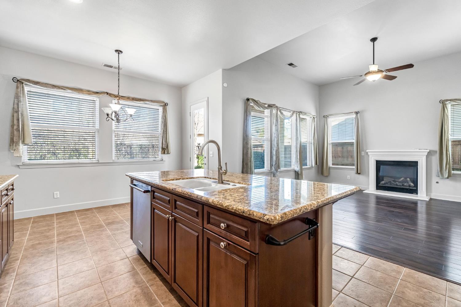 7261 N Ivanhoe Ave, Fresno, CA 93722