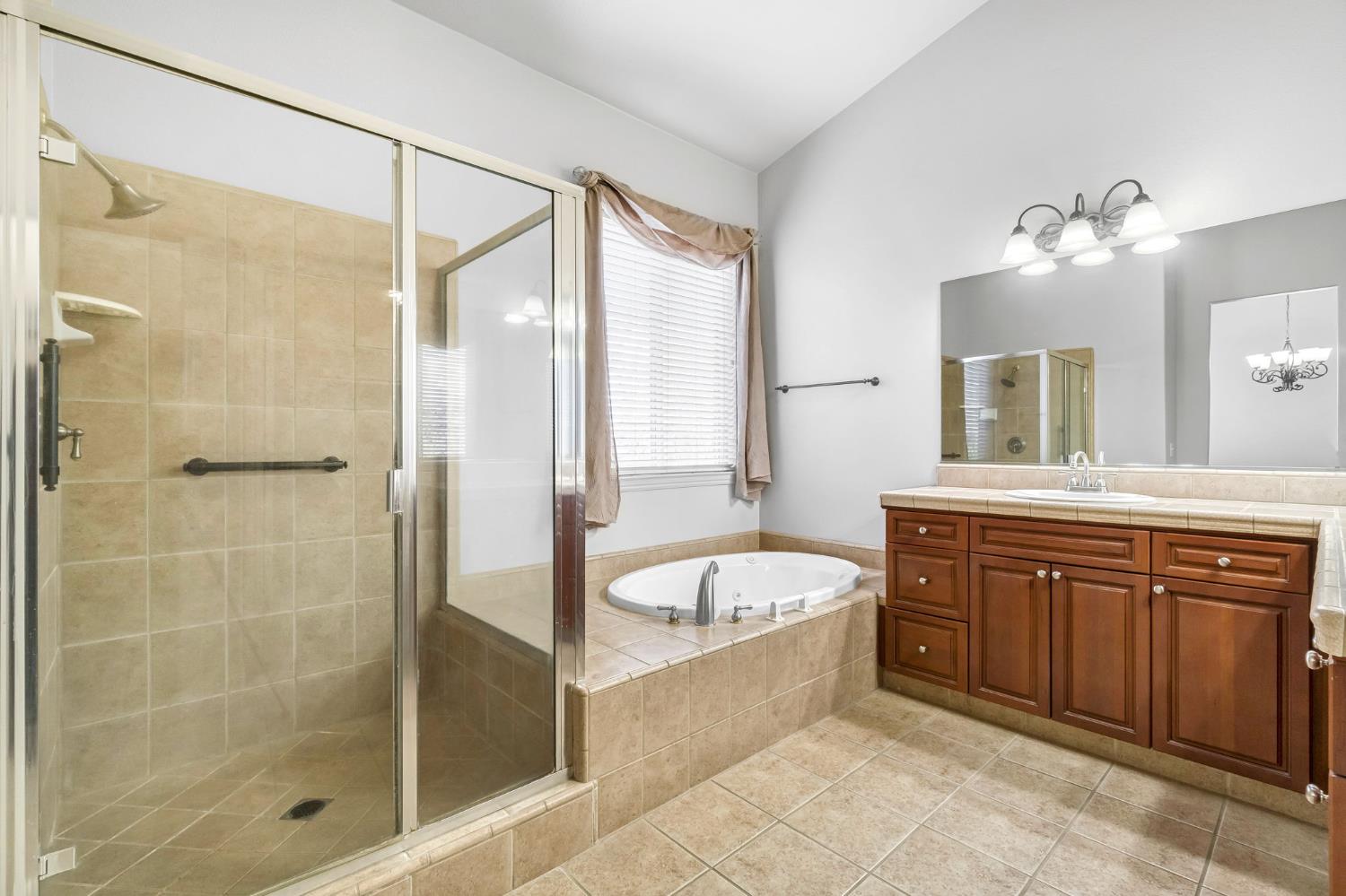 7261 N Ivanhoe Ave, Fresno, CA 93722