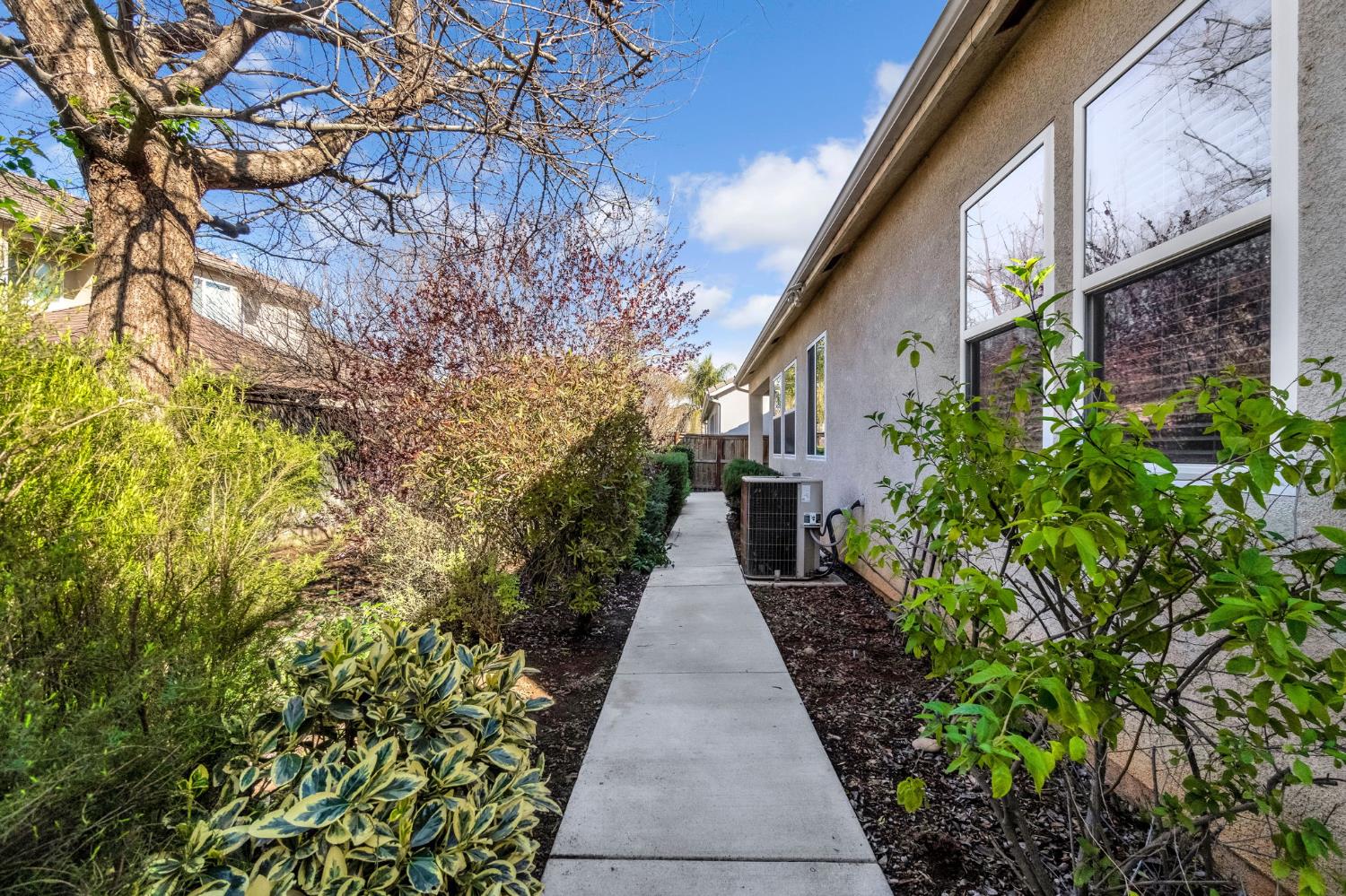 7261 N Ivanhoe Ave, Fresno, CA 93722