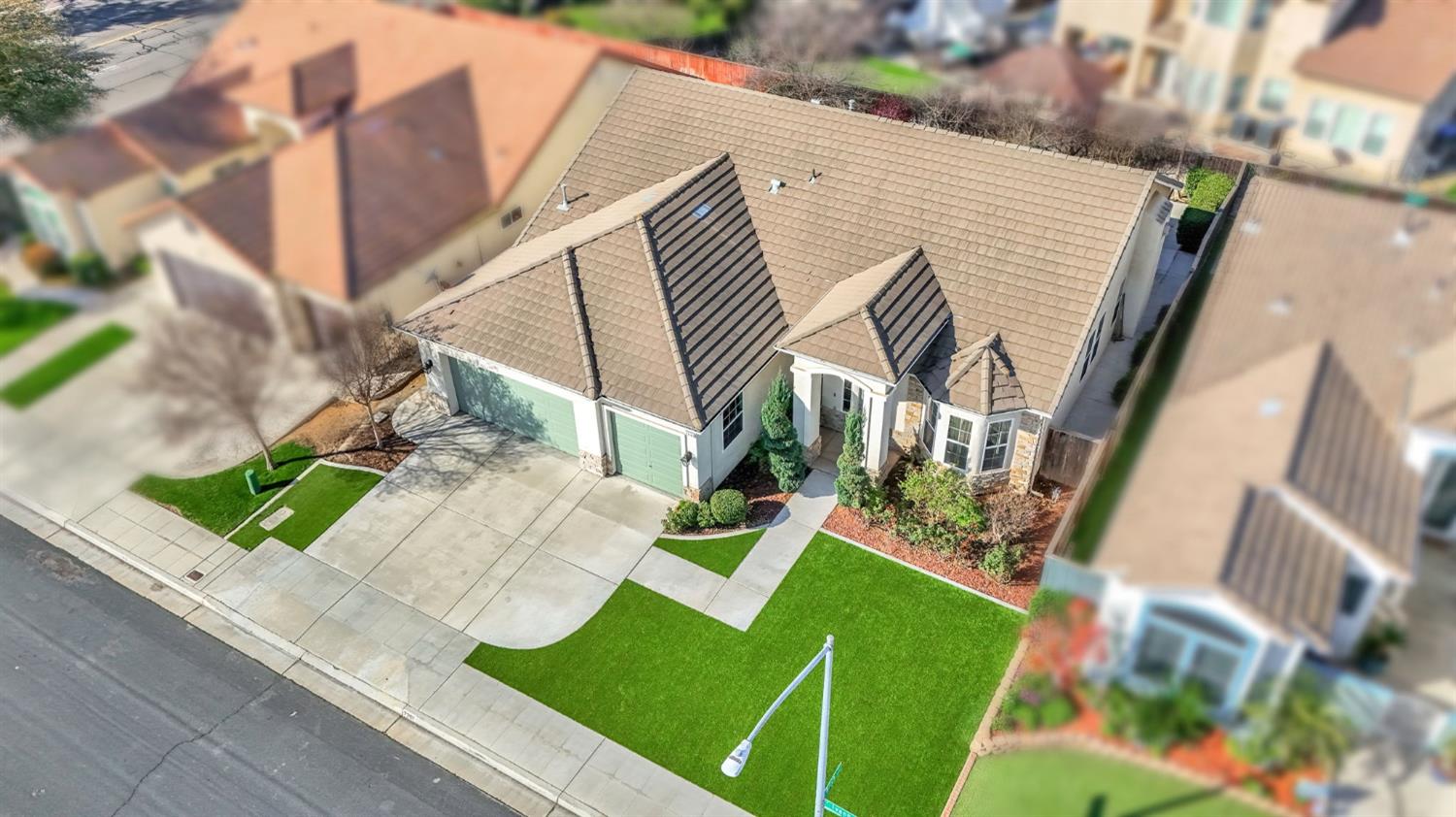 7261 N Ivanhoe Ave, Fresno, CA 93722