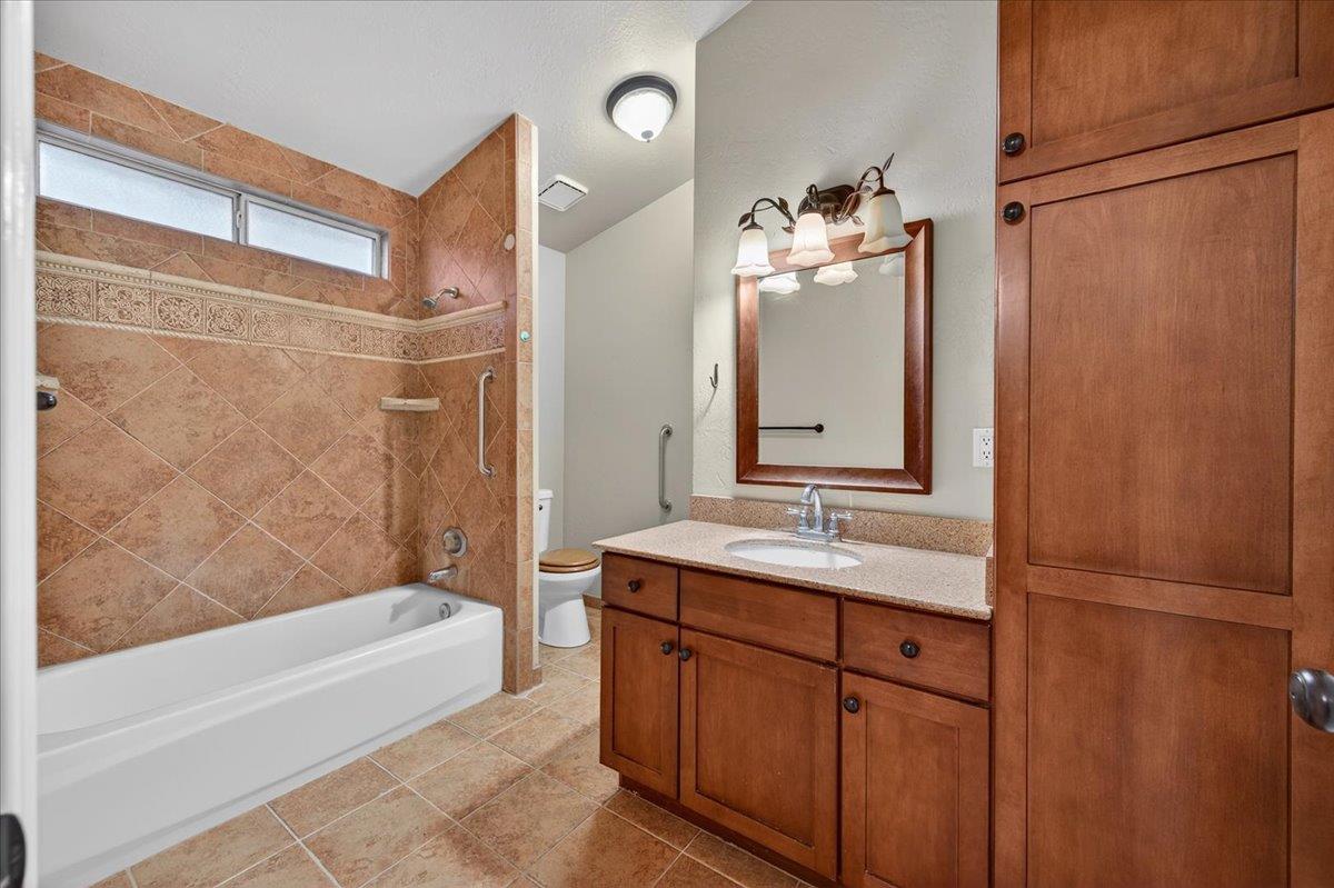 6353 N Brix, Fresno, CA 93722