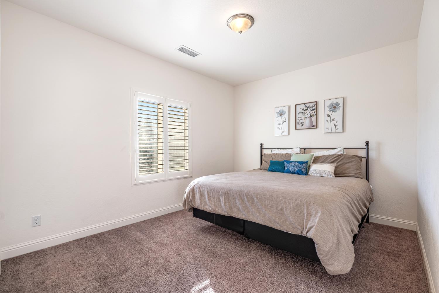 4473 W Langden Dr, Fresno, CA 93722