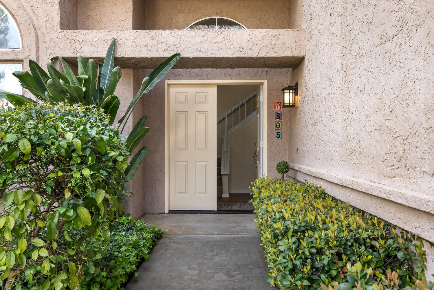 805 E Buckhill Rd, Fresno, CA 93720