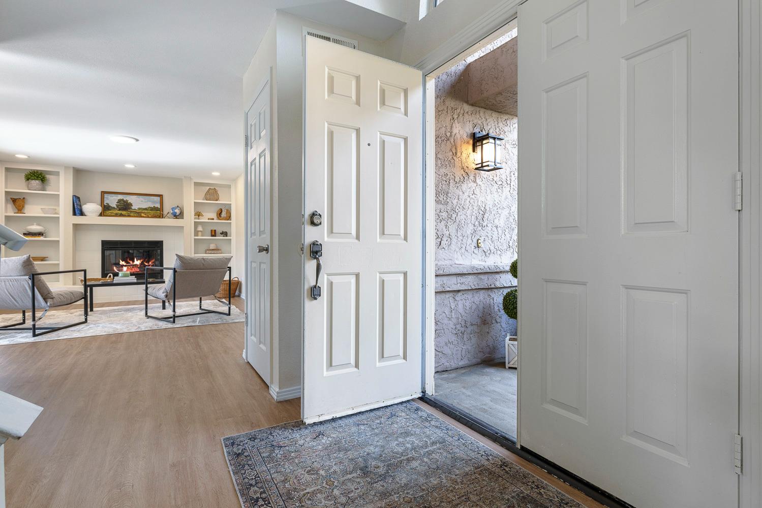 805 E Buckhill Rd, Fresno, CA 93720