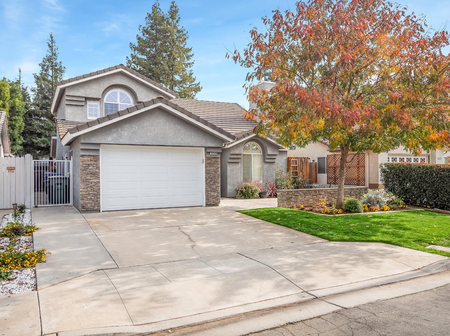 9560 N Barton Ave, Fresno, CA 93720