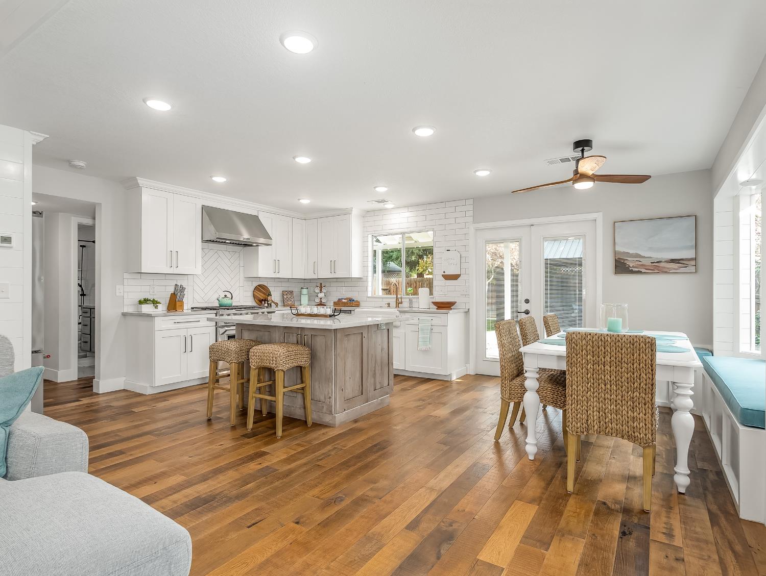 9560 N Barton Ave, Fresno, CA 93720