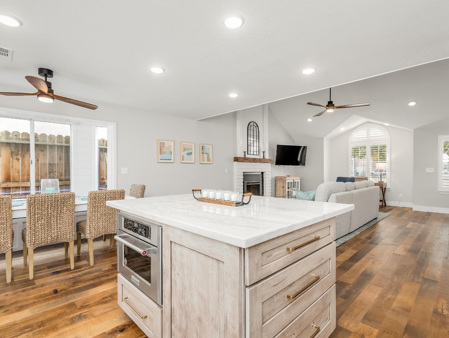 9560 N Barton Ave, Fresno, CA 93720