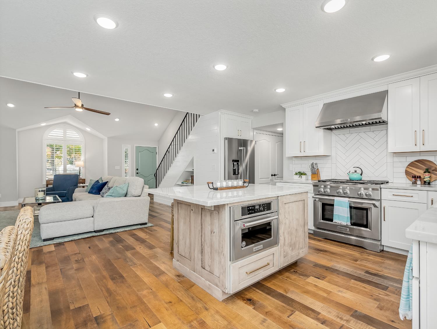 9560 N Barton Ave, Fresno, CA 93720